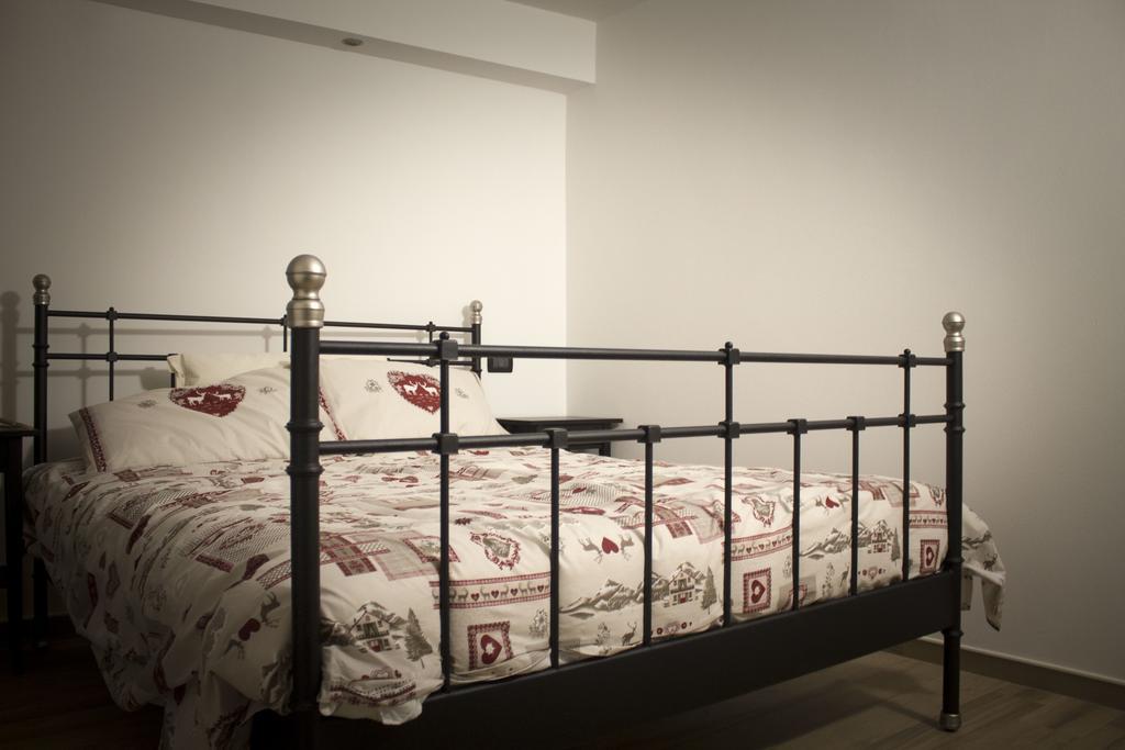 La Casa Dei Gatti Bed & Breakfast Limone Piemonte Bilik gambar